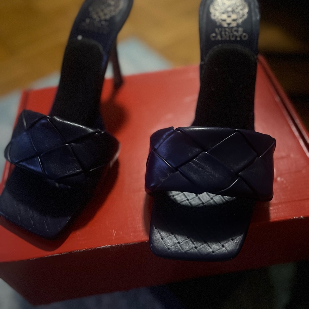 Vince Camuto Black Heeled Shoes with Elegant Design